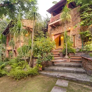 hostie-chinar-haveli-heritage-home-with-pool-gurgaon.top-gurgaonhotels.com/